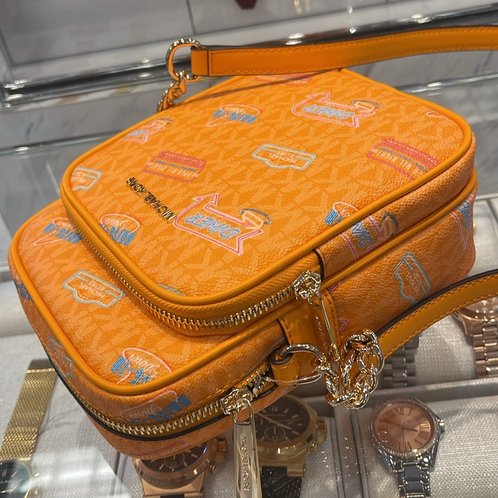 MICHAEL KORS
J Set Md Printed Signature Logo Crossbody NS CHAIN XBODY
POP ORANGE - Picture 7 of 16